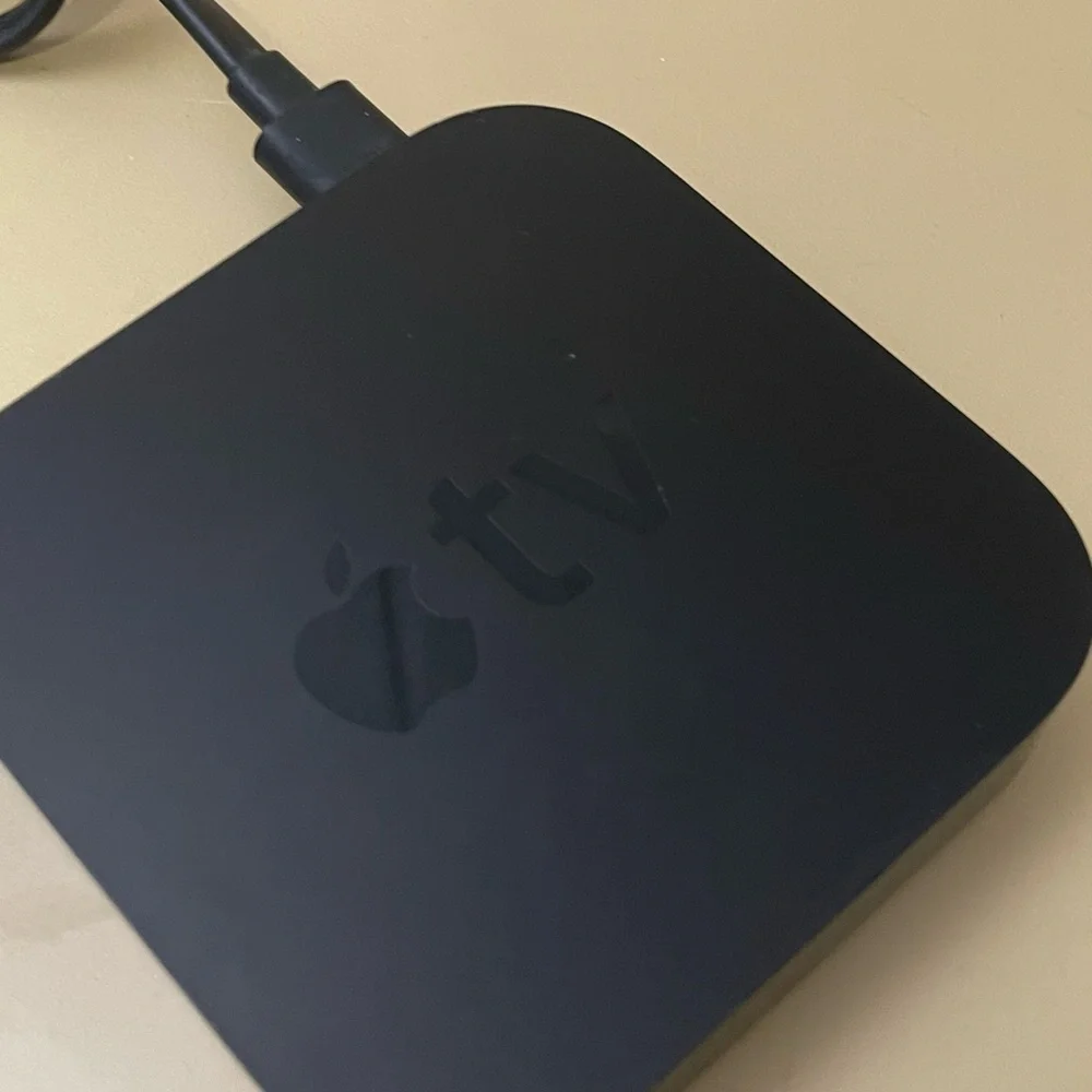 Apple TV A1427 (3rd Generation) Black Streaming Device with Remote and Cable - Picture 12 of 15